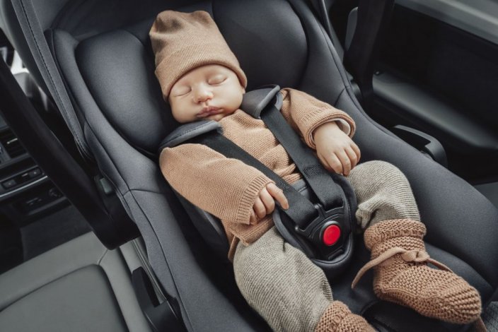 Autosedačka Baby-Safe Core, Midnight Grey